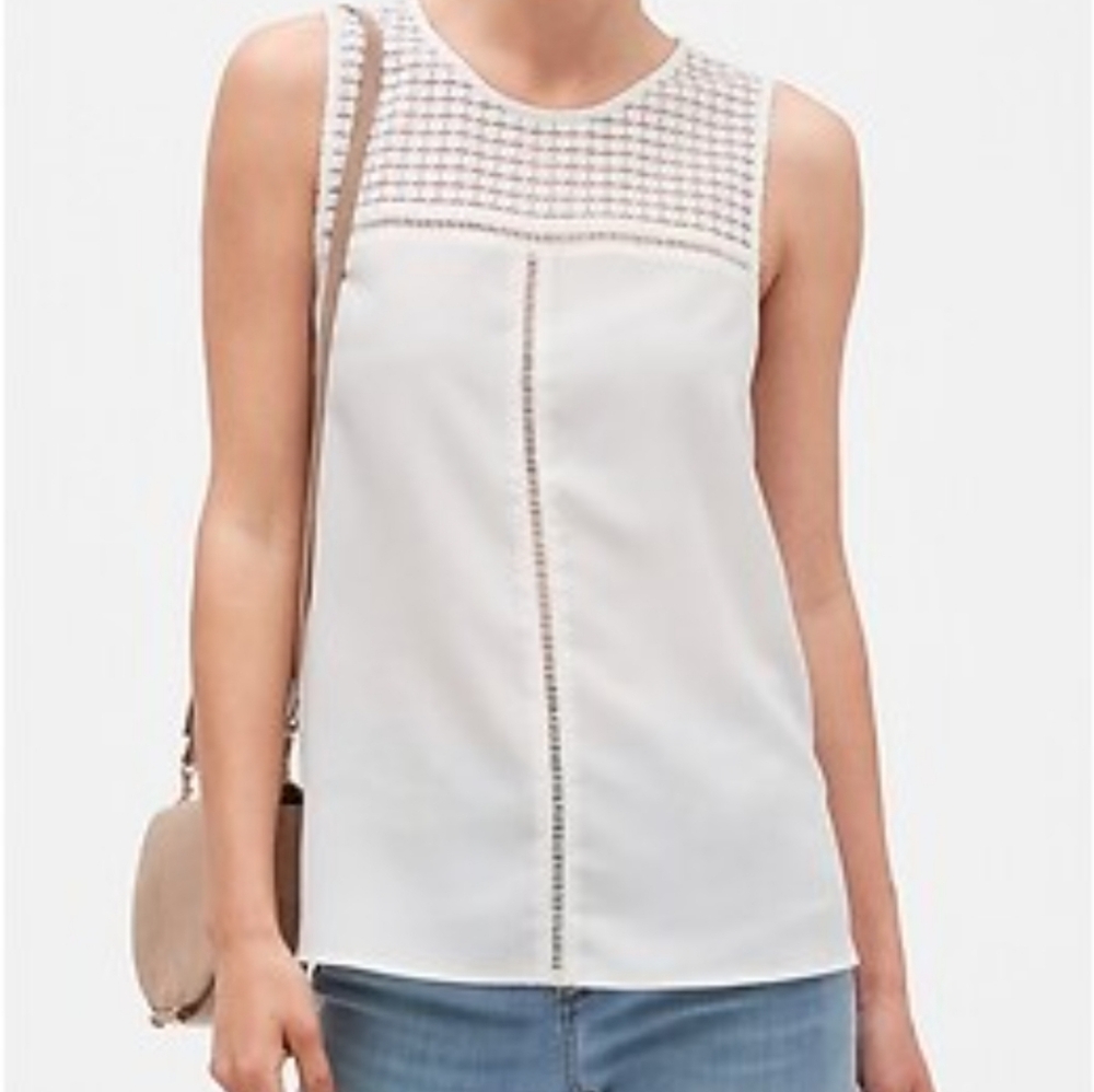 Banana Republic White Sleeveless Textured Detail Top | Size Medium